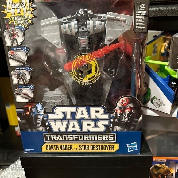 DARTH VADER TO STAR DESTROYER Star Wars Transformers Crossovers Hasbro 2011 NEW - Picture 11 of 11